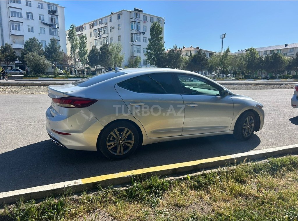 Hyundai Elantra