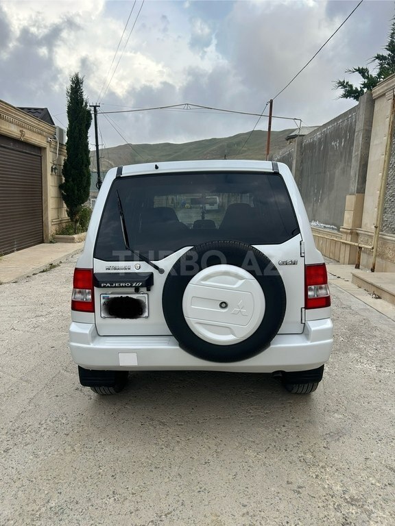 Mitsubishi Pajero io