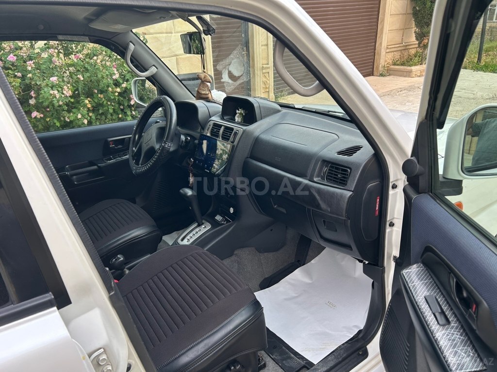 Mitsubishi Pajero io