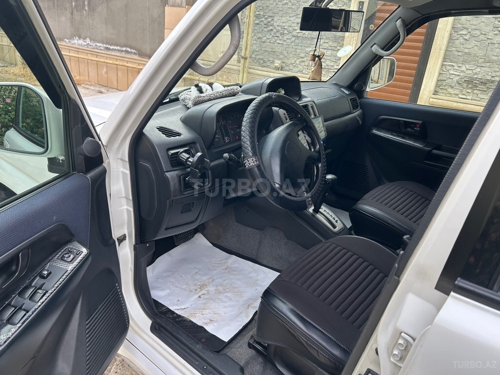 Mitsubishi Pajero io