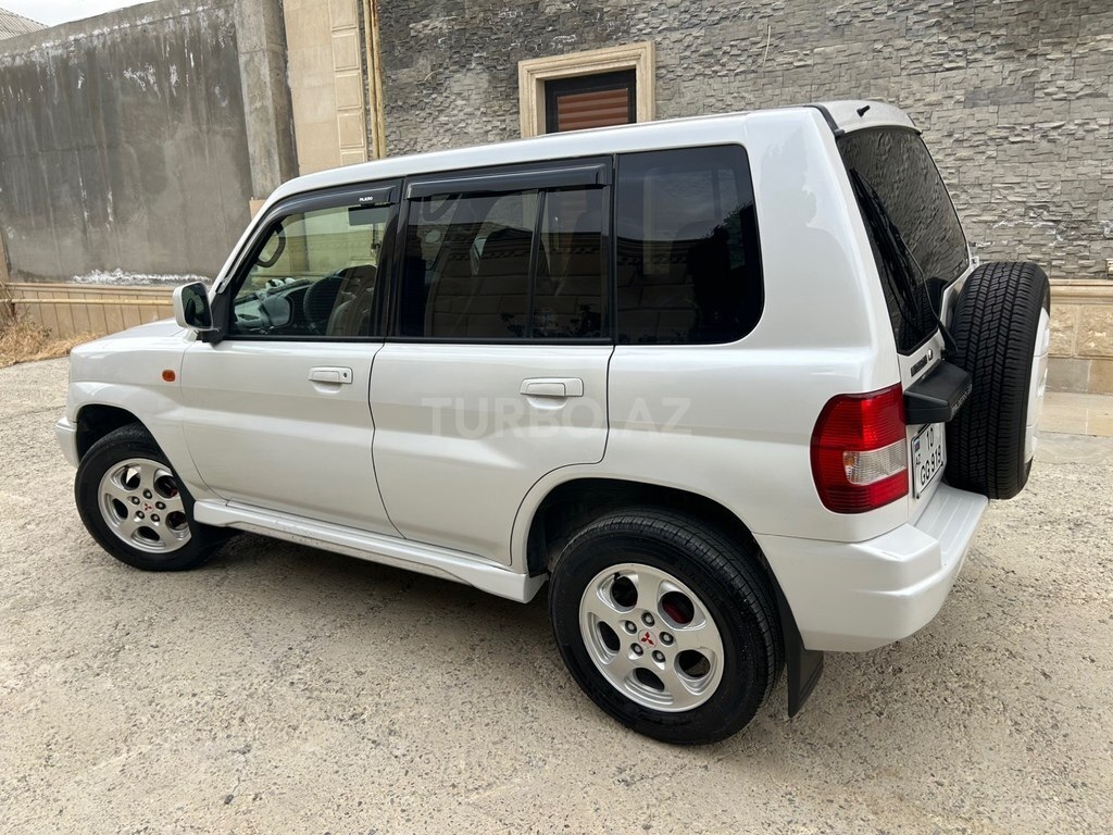 Mitsubishi Pajero io