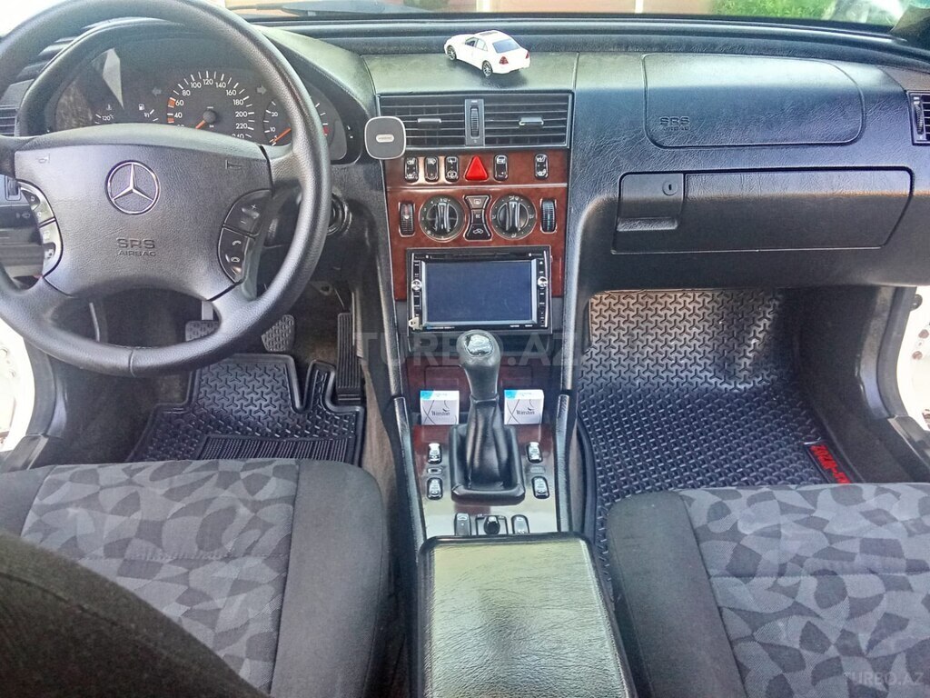 Mercedes C 180