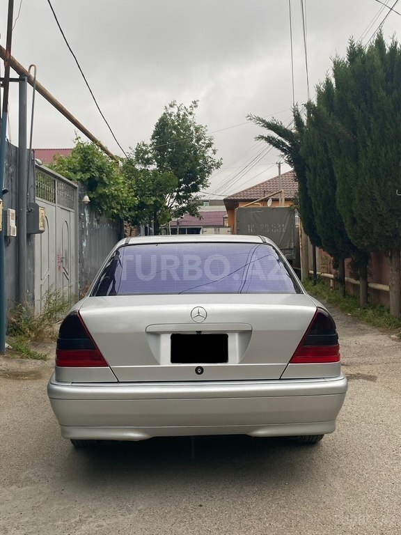 Mercedes C 180