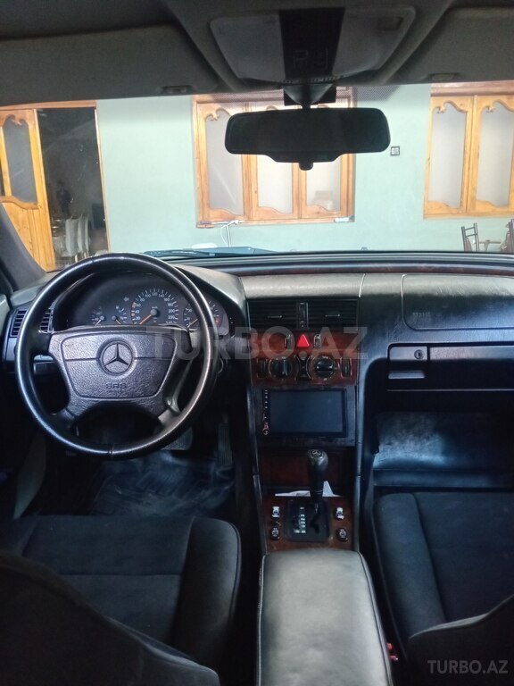 Mercedes C 200