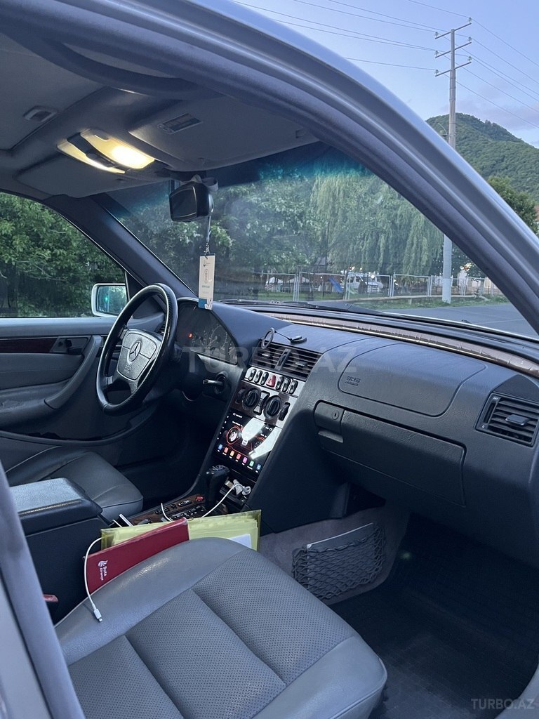 Mercedes C 230