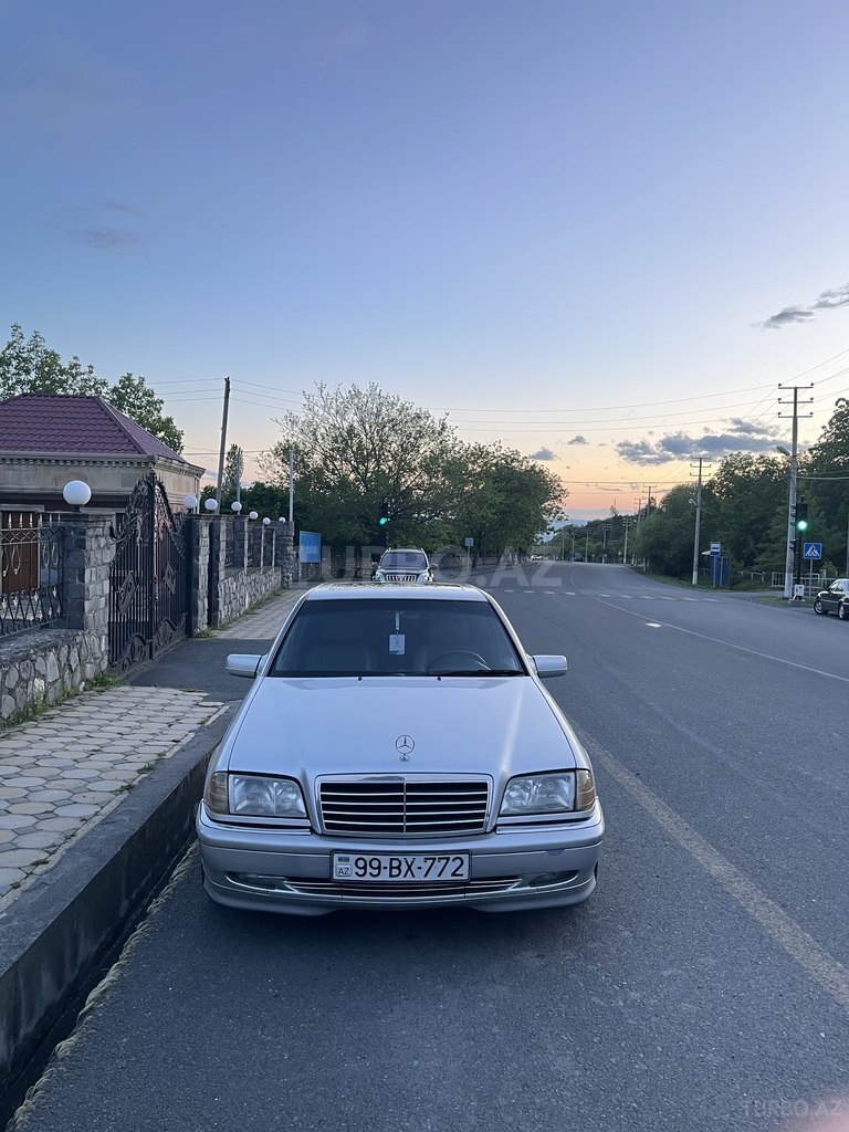 Mercedes C 230