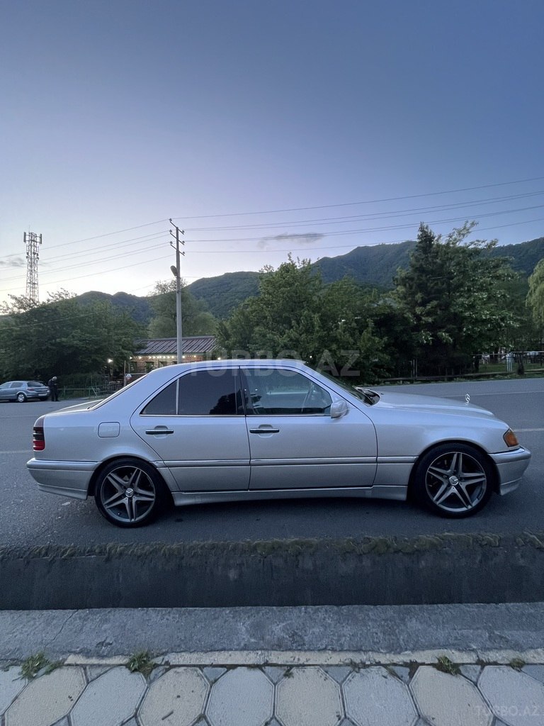 Mercedes C 230