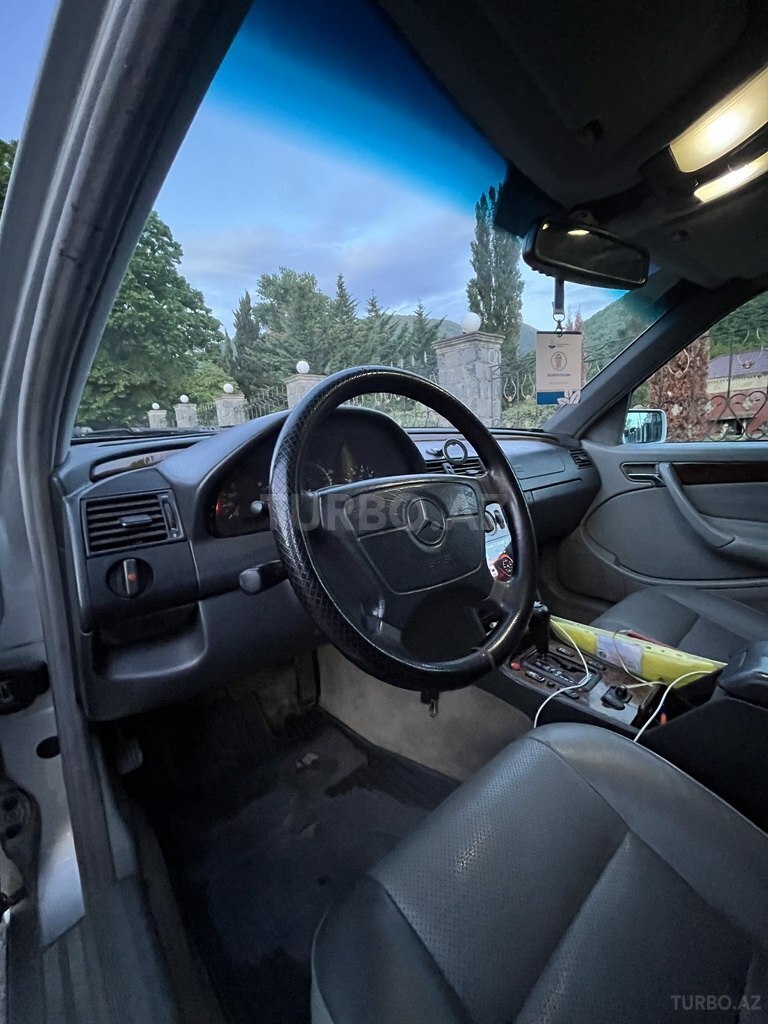 Mercedes C 230