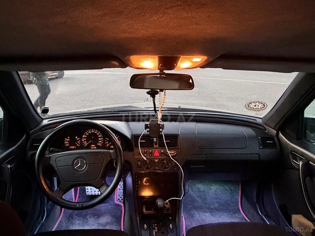 Mercedes C 180