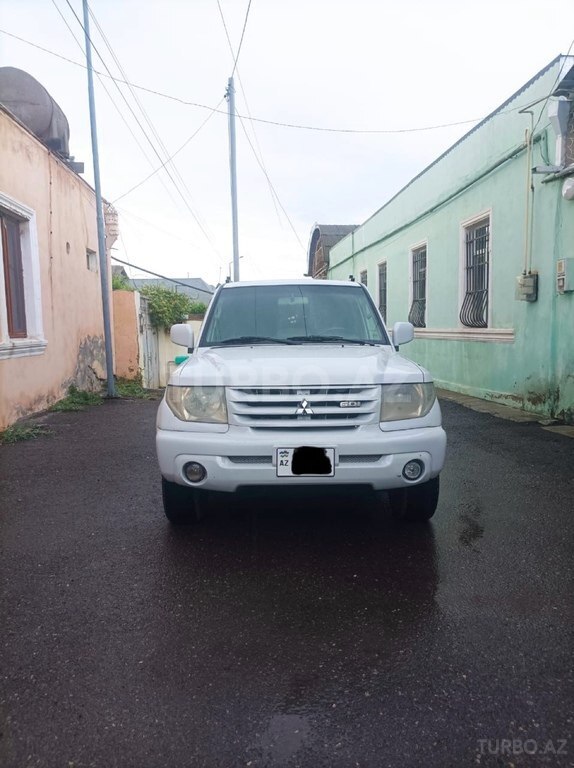 Mitsubishi Pajero io