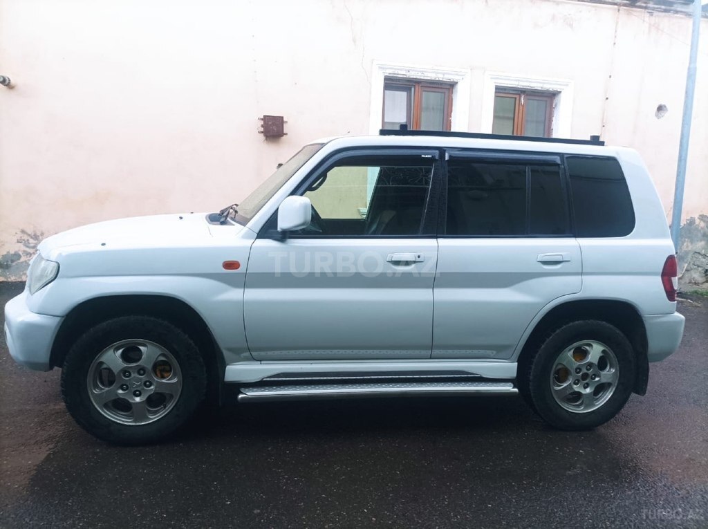 Mitsubishi Pajero io