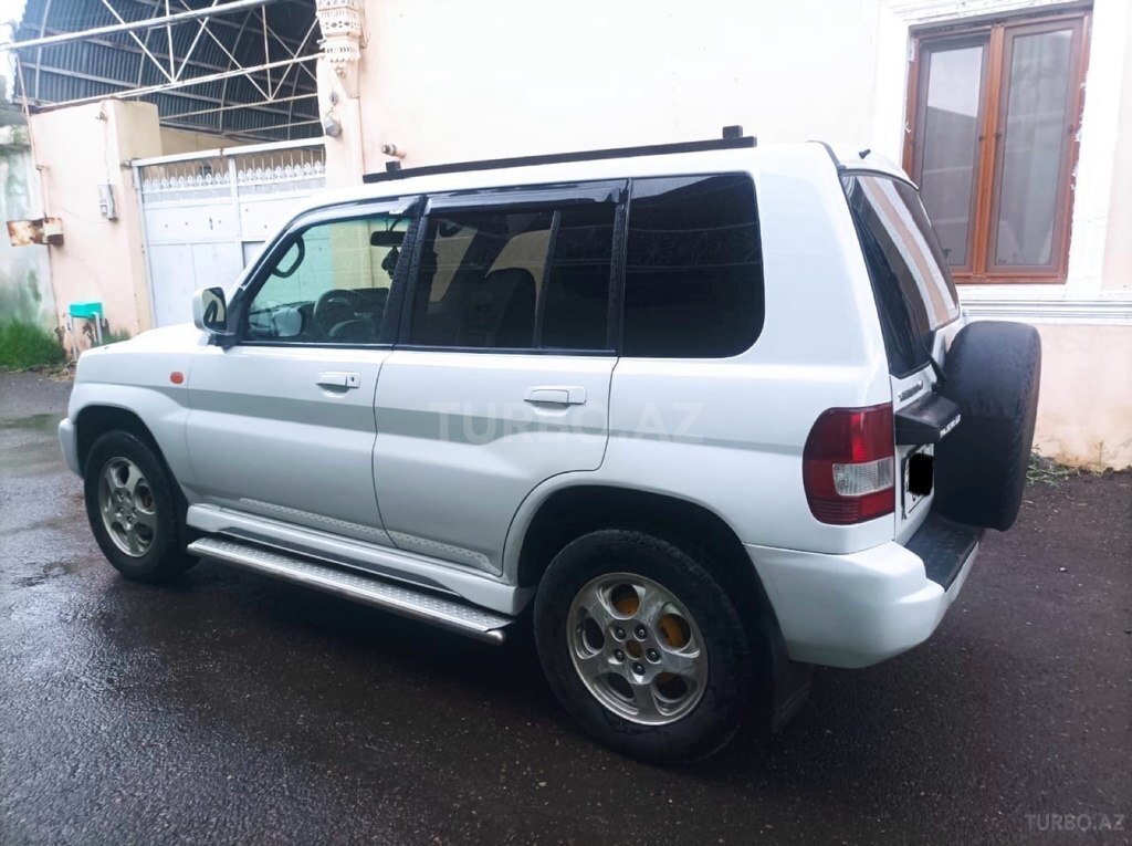 Mitsubishi Pajero io