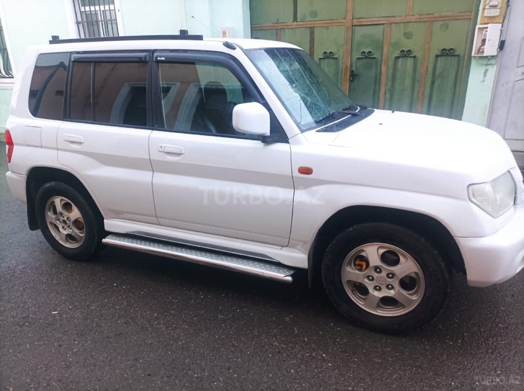 Mitsubishi Pajero io