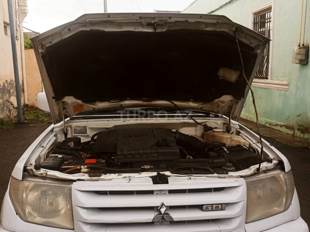 Mitsubishi Pajero io