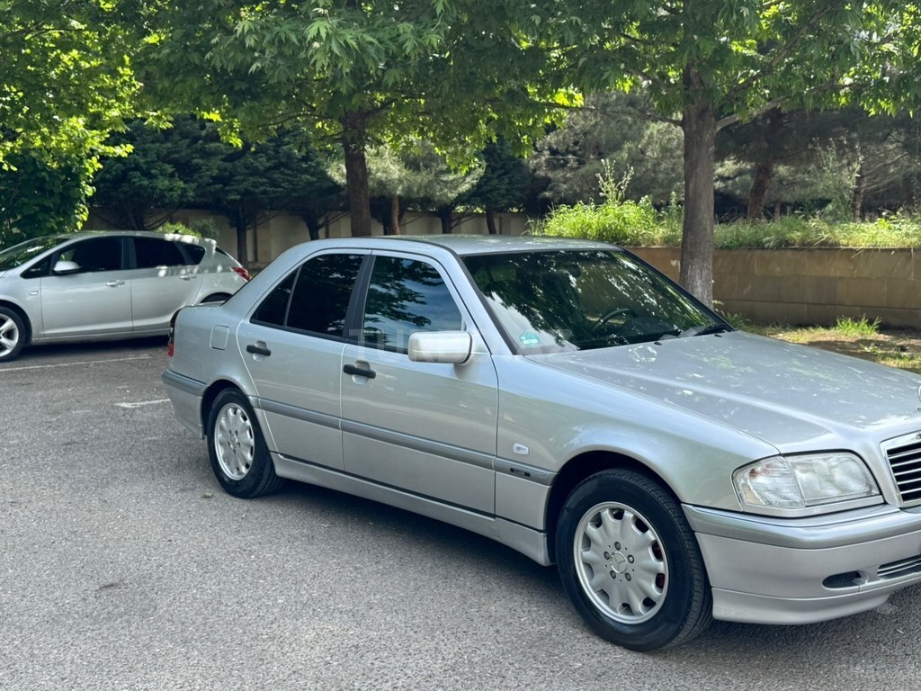 Mercedes C 180