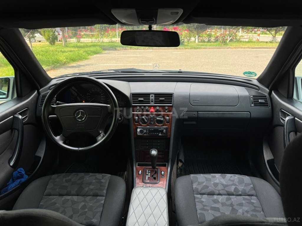 Mercedes C 180