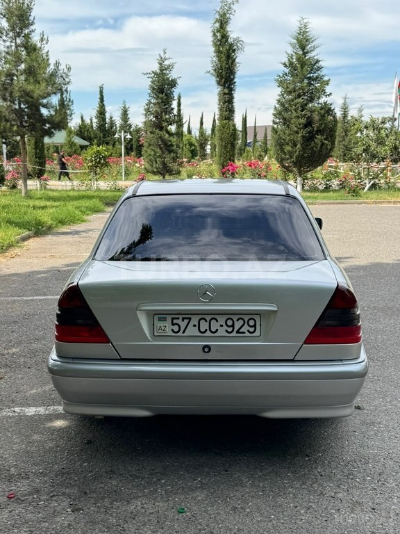 Mercedes C 180
