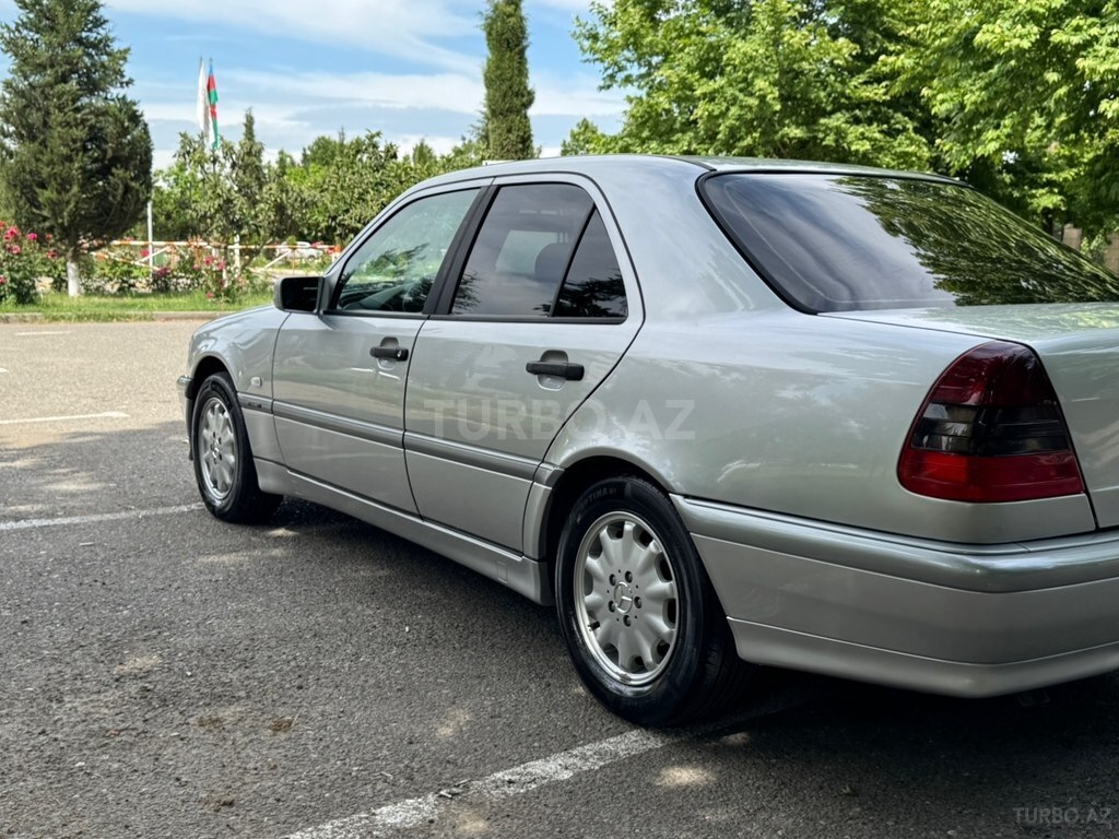Mercedes C 180