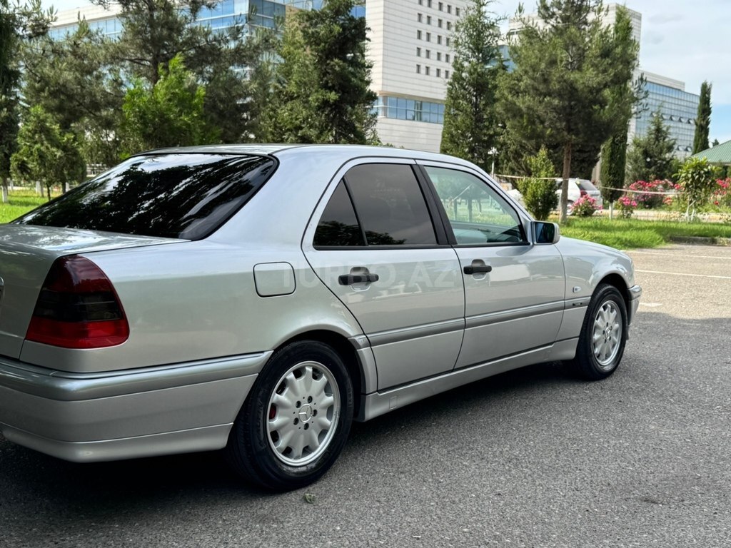 Mercedes C 180