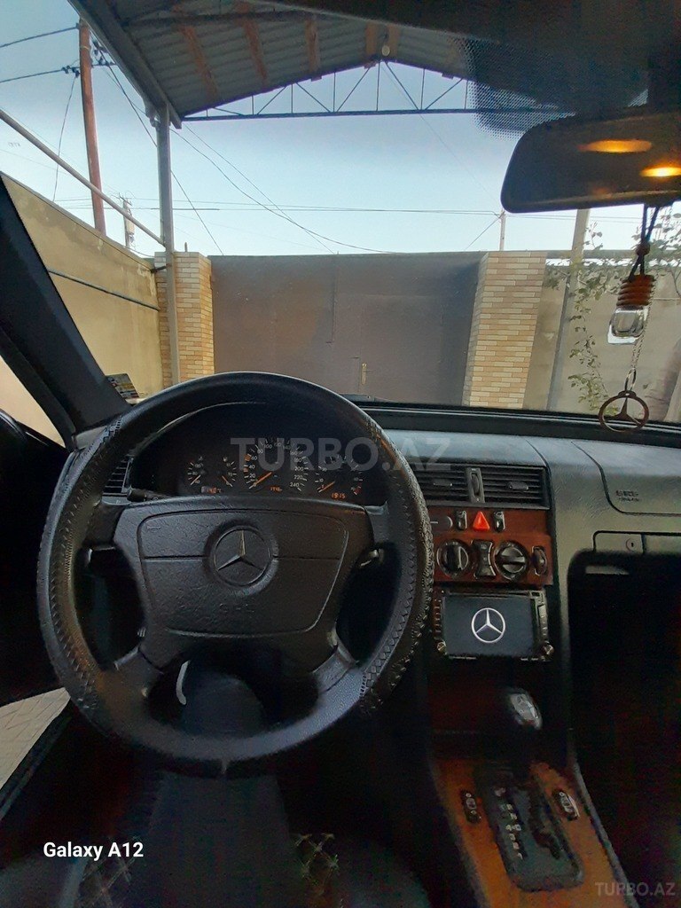 Mercedes C 180