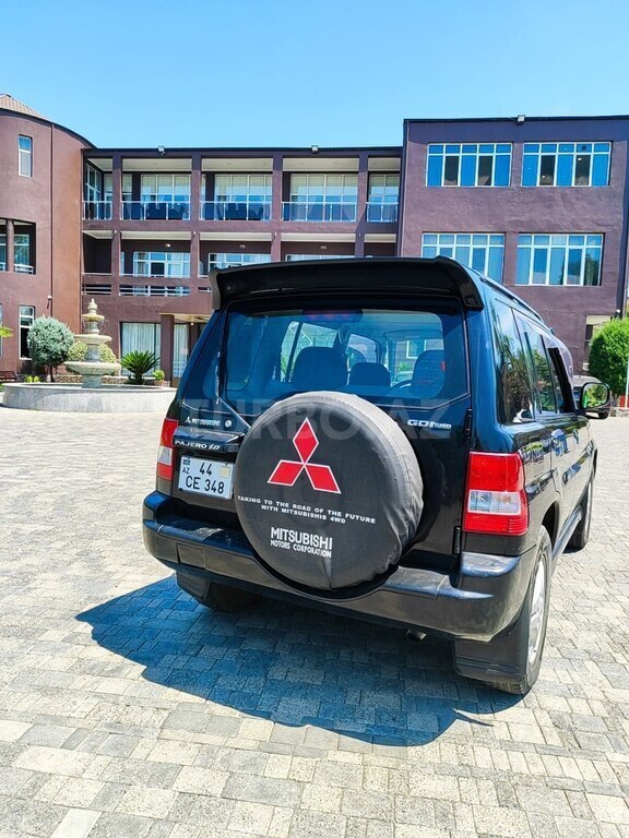 Mitsubishi Pajero io