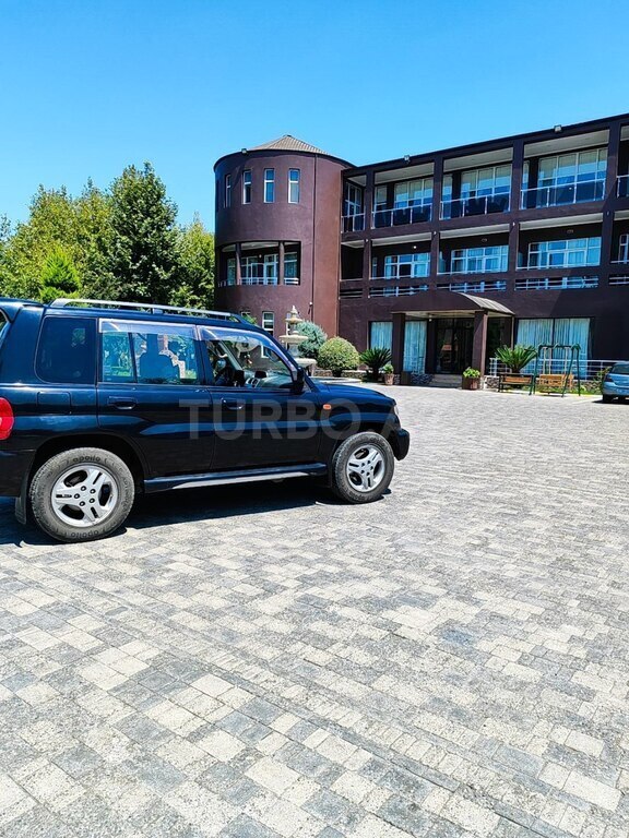 Mitsubishi Pajero io