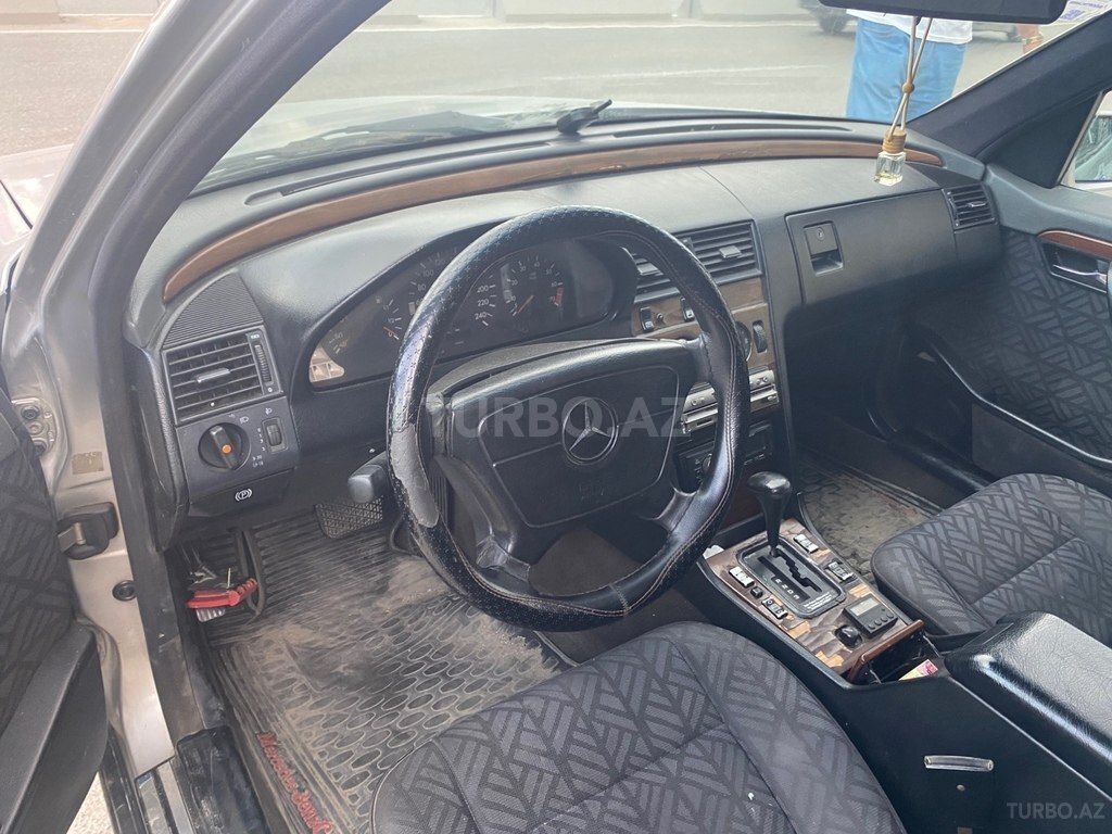 Mercedes C 180