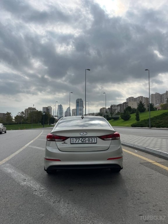Hyundai Elantra
