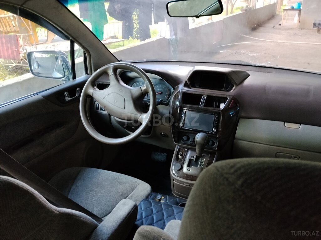 Mitsubishi Chariot Grandis