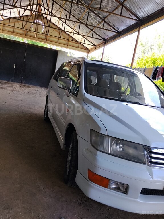 Mitsubishi Chariot Grandis