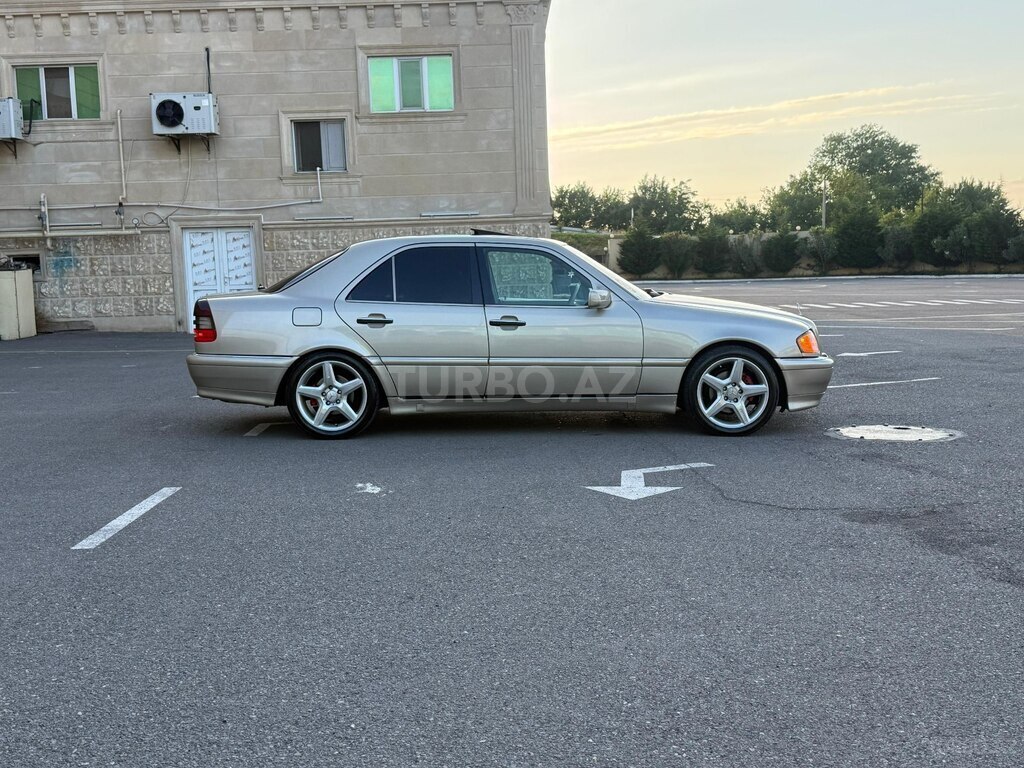 Mercedes C 230