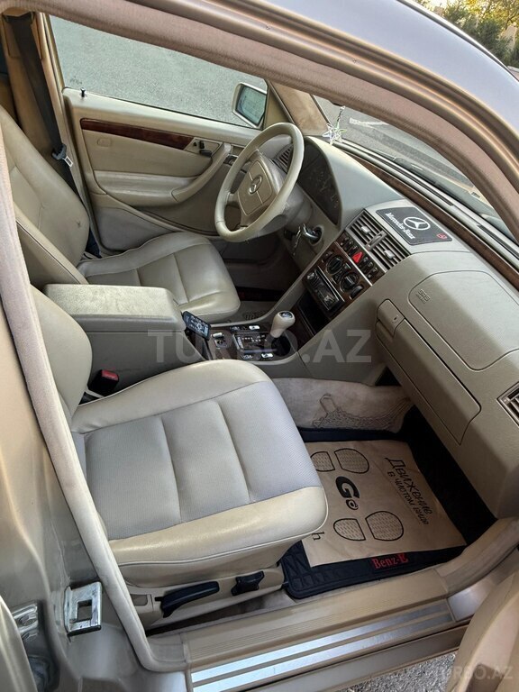 Mercedes C 230