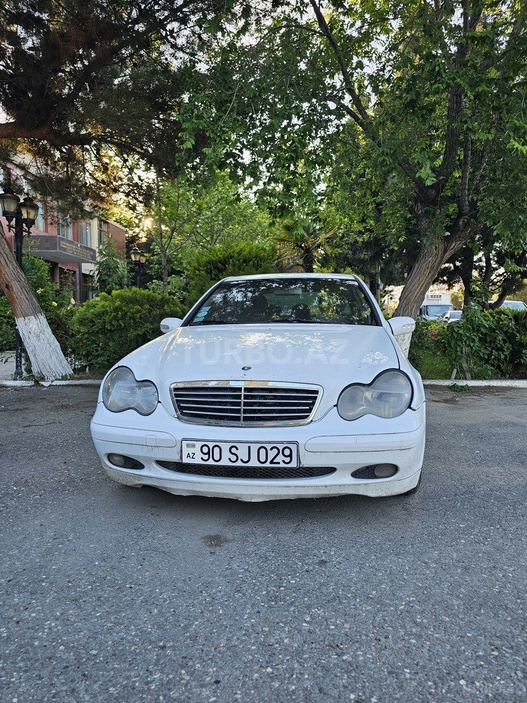 Mercedes C 200