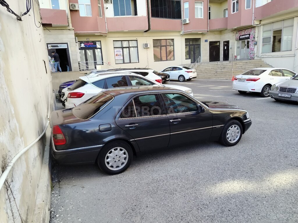 Mercedes C 180