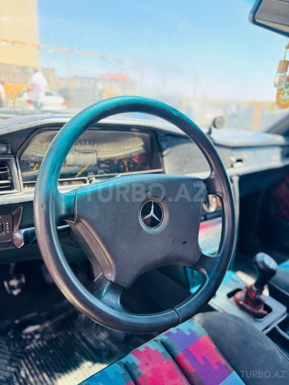 Mercedes 190