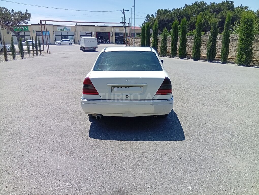 Mercedes C 200