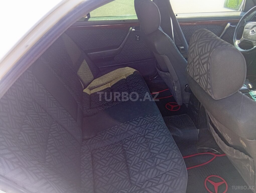 Mercedes C 200