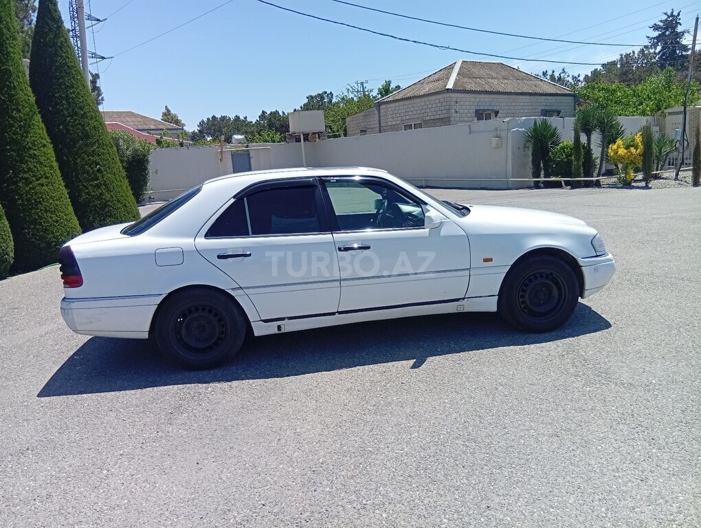 Mercedes C 200