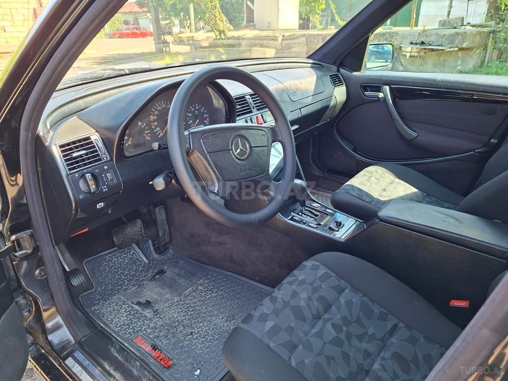 Mercedes C 180