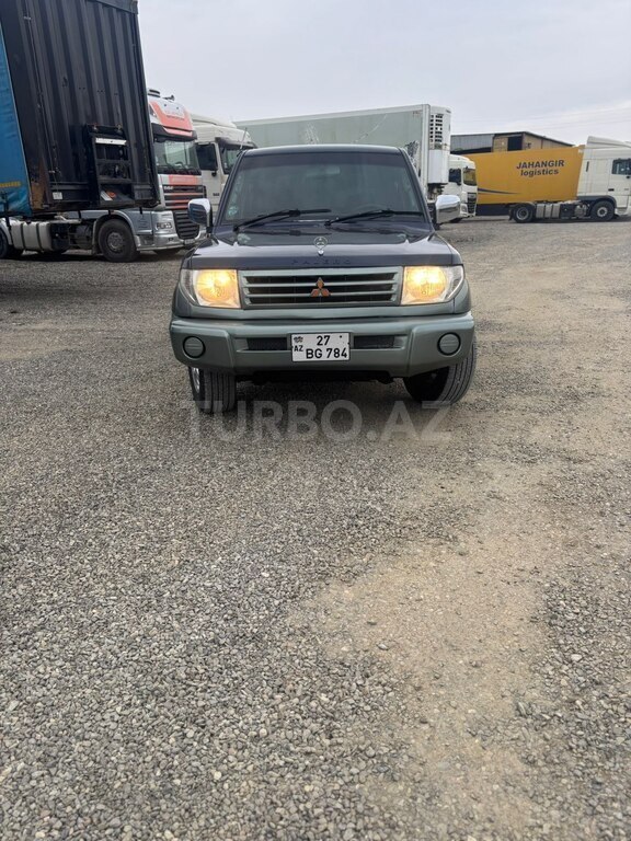 Mitsubishi Pajero io