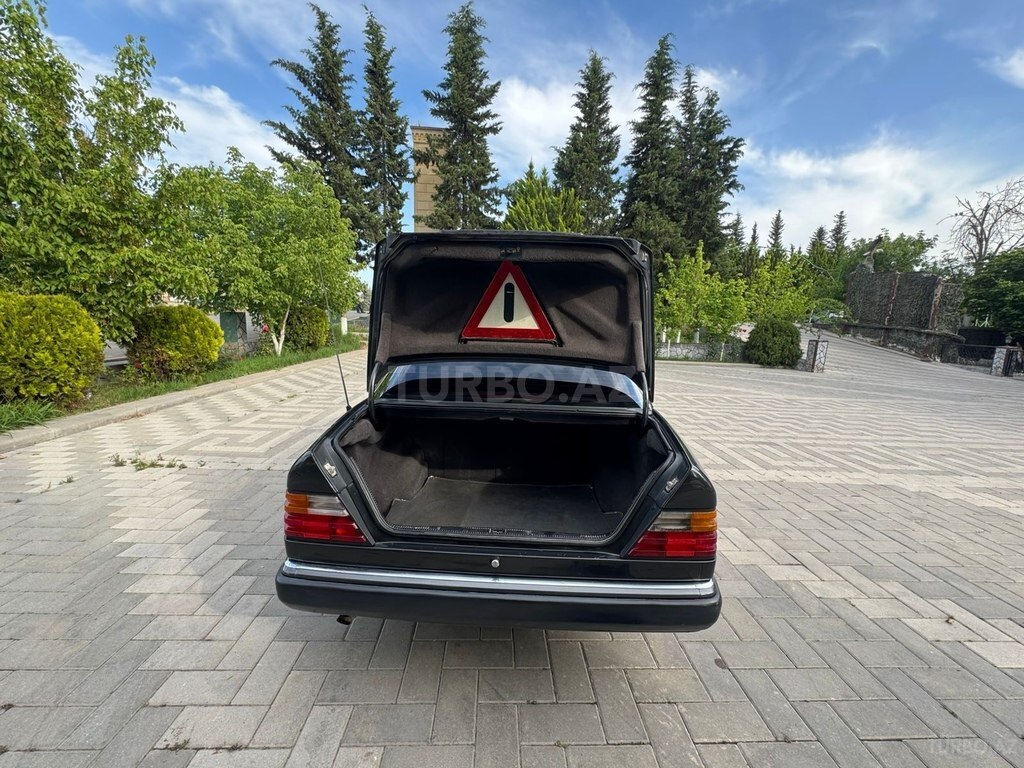 Mercedes 200 D