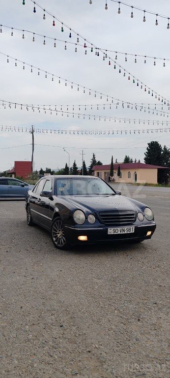 Mercedes E 240