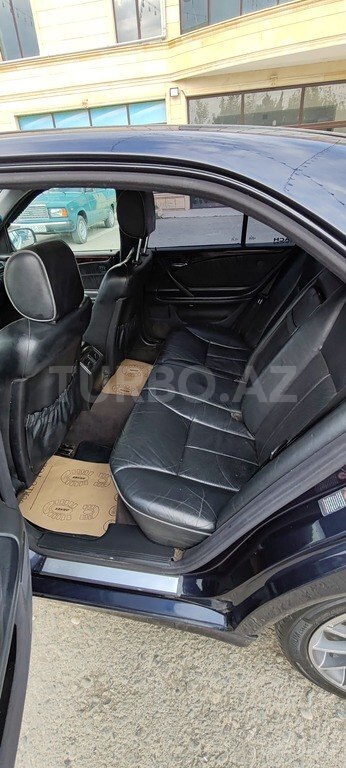 Mercedes E 240