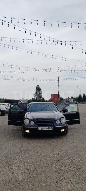 Mercedes E 240