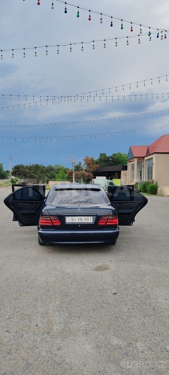 Mercedes E 240