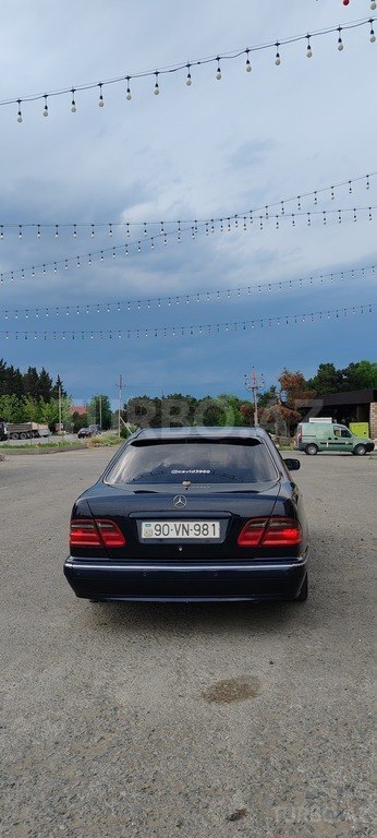 Mercedes E 240