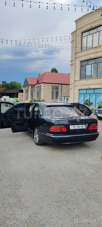 Mercedes E 240