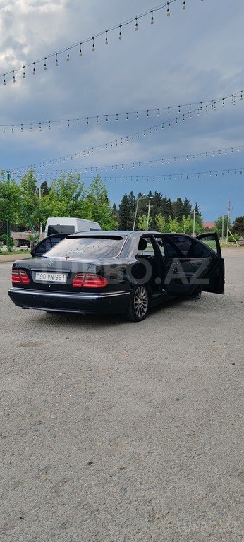 Mercedes E 240