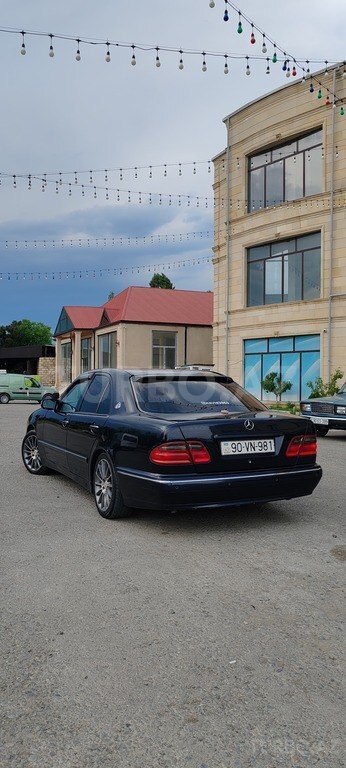 Mercedes E 240