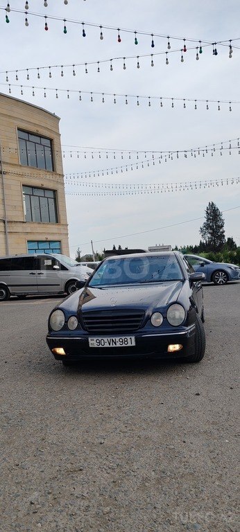 Mercedes E 240